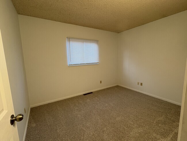 Building Photo - 230 Reed Ave