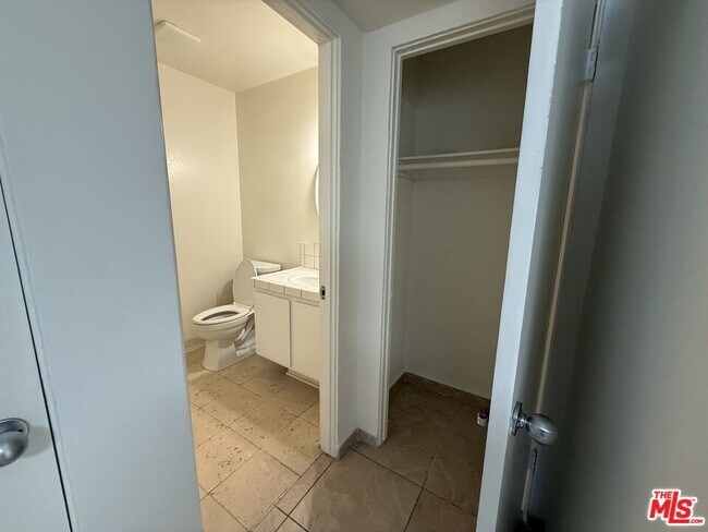 Building Photo - 5867 Cape Horn Dr