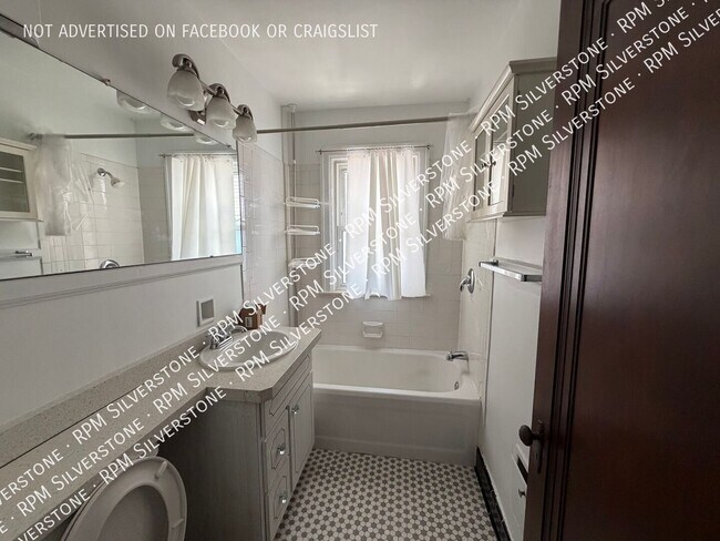 Building Photo - 15638 Evergreen-