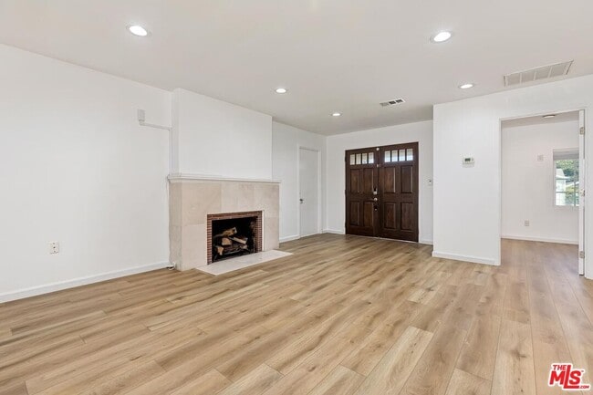 Building Photo - 12120 Aneta St