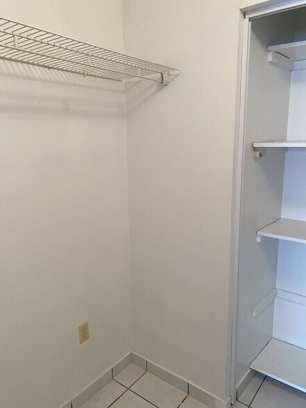 Building Photo - 4782 NW Flagler Ter