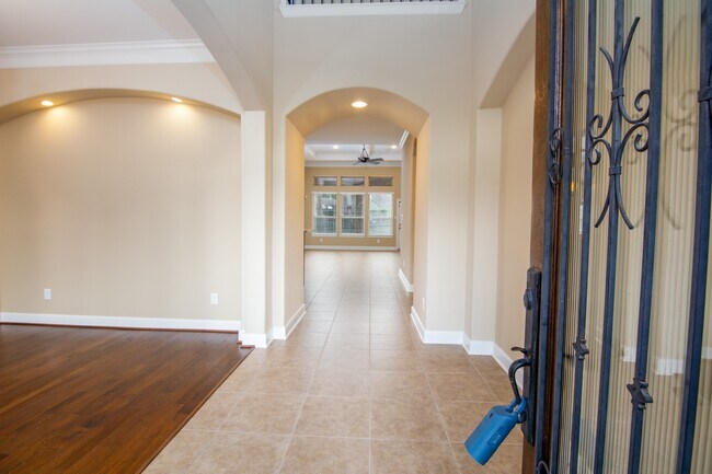 Building Photo - 34 Canoe Bend Ct