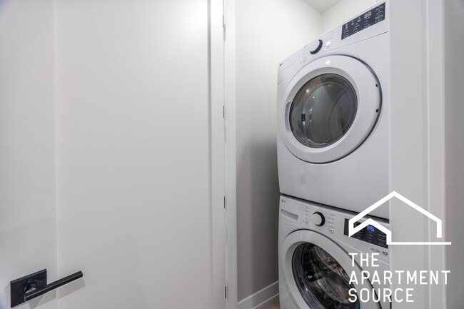 Building Photo - 2355 W Flournoy St