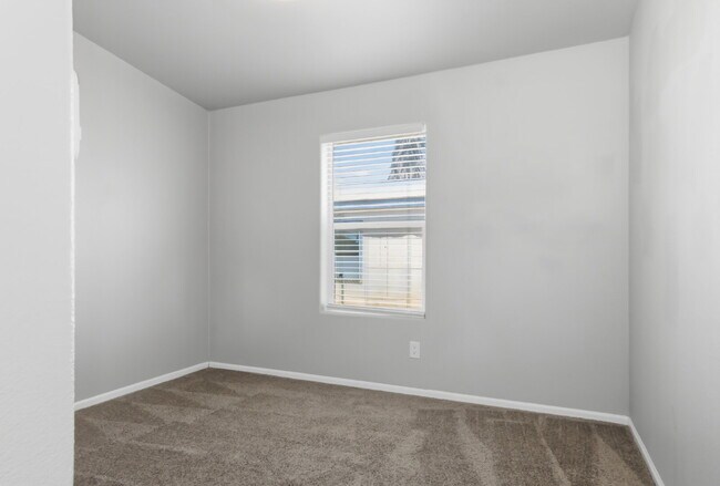 Building Photo - "Spacious 4-Bedroom Oasis with 2 Full Baths on Mount Rainier Ave, Las Vegas – Your Perfect Retrea...
