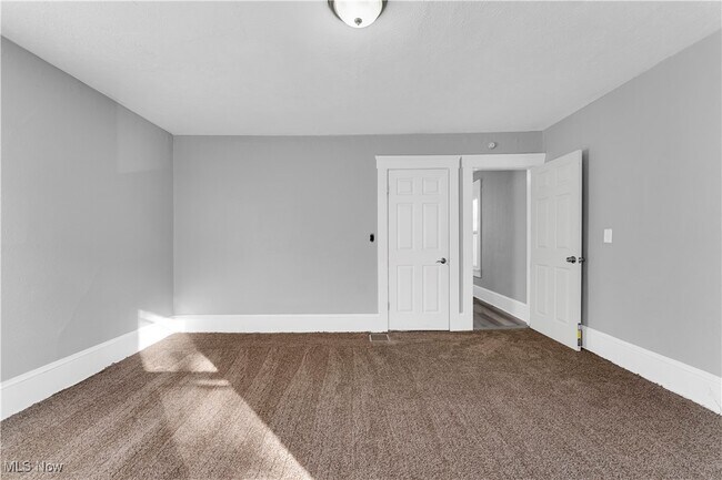 Building Photo - 2115 W 96th St