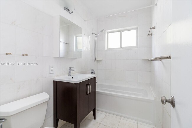 Building Photo - 1114 Genoa St