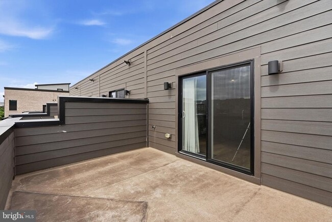 Building Photo - 153 Locke St