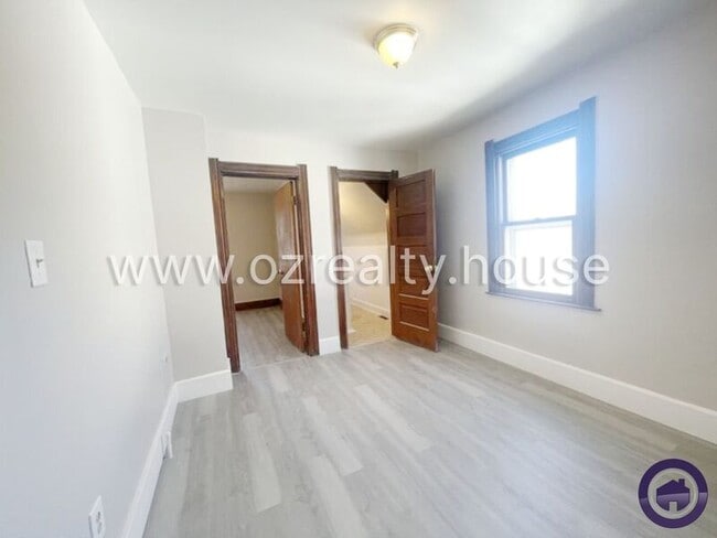 Building Photo - 1031 N Michigan St