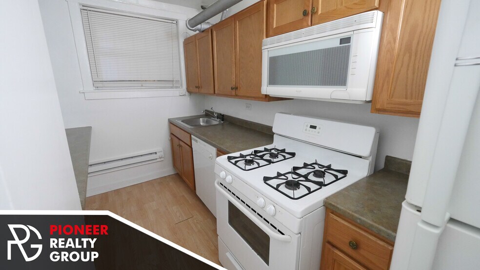 Building Photo - 4433 N Wolcott Ave