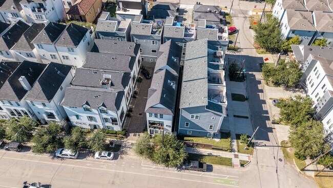 Building Photo - 2312 Hutchins St