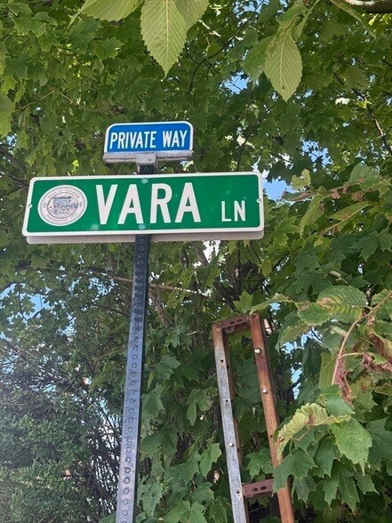 Building Photo - 14 Vara Ln