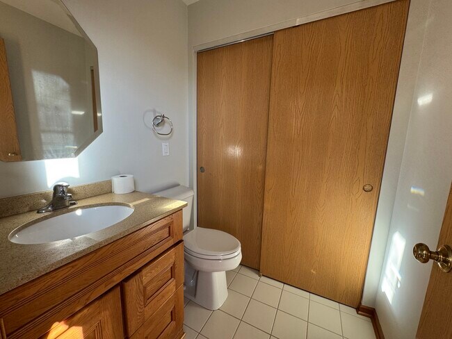 Building Photo - 951 Ellsworth Dr