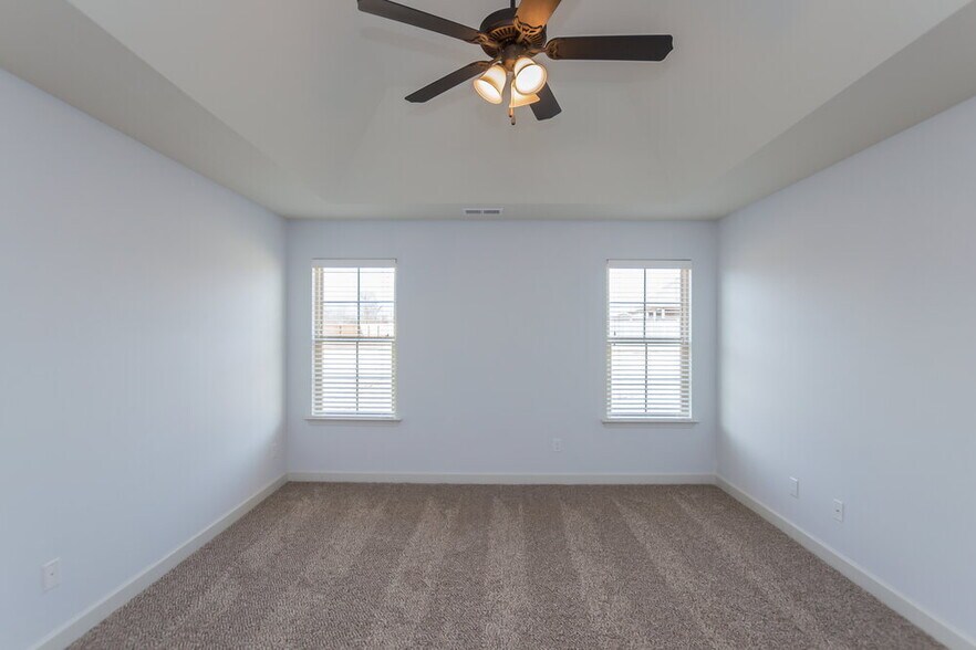 Building Photo - 3363 Hill Valley Ln