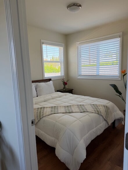 Building Photo - 9502 Hatillo Ave