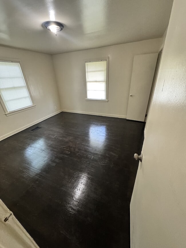 Building Photo - 3927 37th Ave N