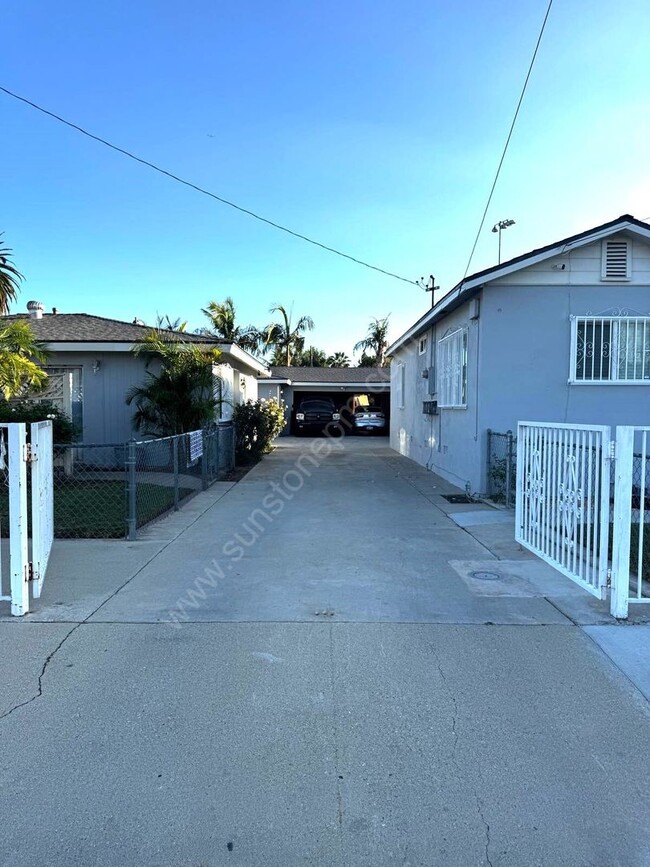 Primary Photo - 1200 W 9th St