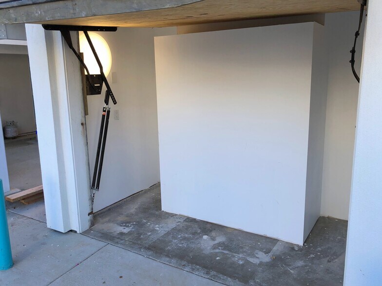 Dedicated storage - 2233 Manchester Ave