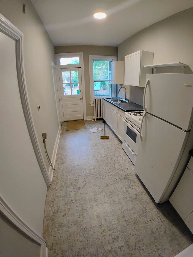 Building Photo - FLOY1614