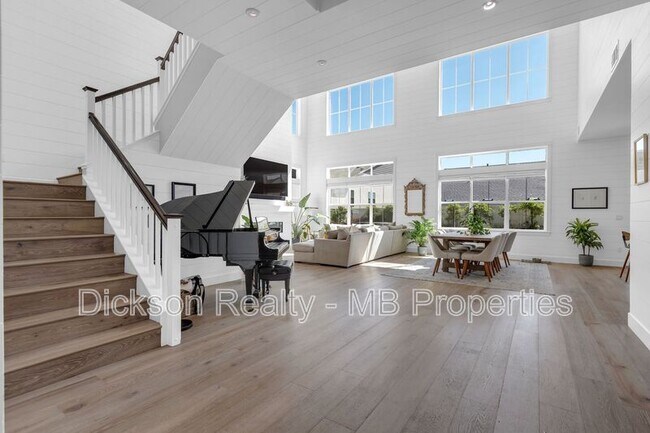 Building Photo - 6120 Triple Crown Dr