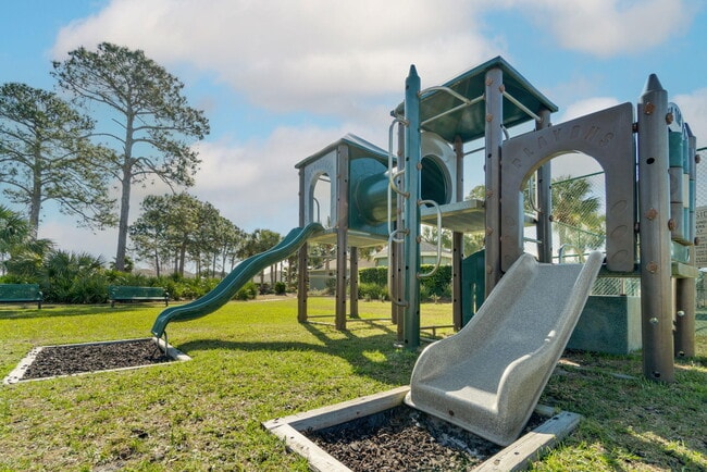Building Photo - 374 S Shore Dr