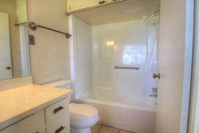 Building Photo - 303 Clements Rd