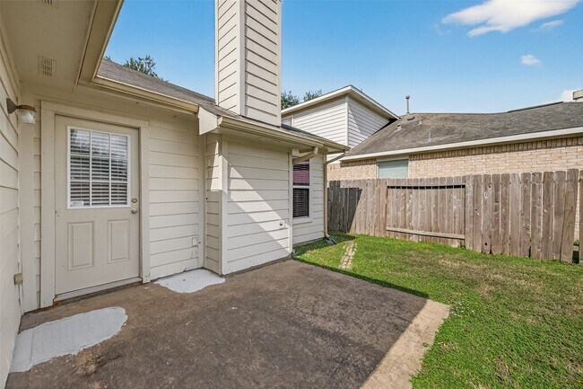 Building Photo - 926 Dracena Ct