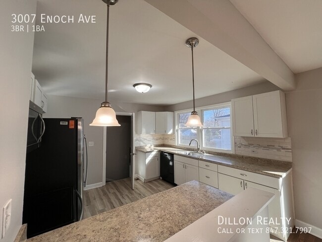 Building Photo - 3007 Enoch Ave