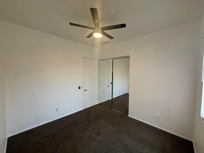 Building Photo - 103 Romanza Ln