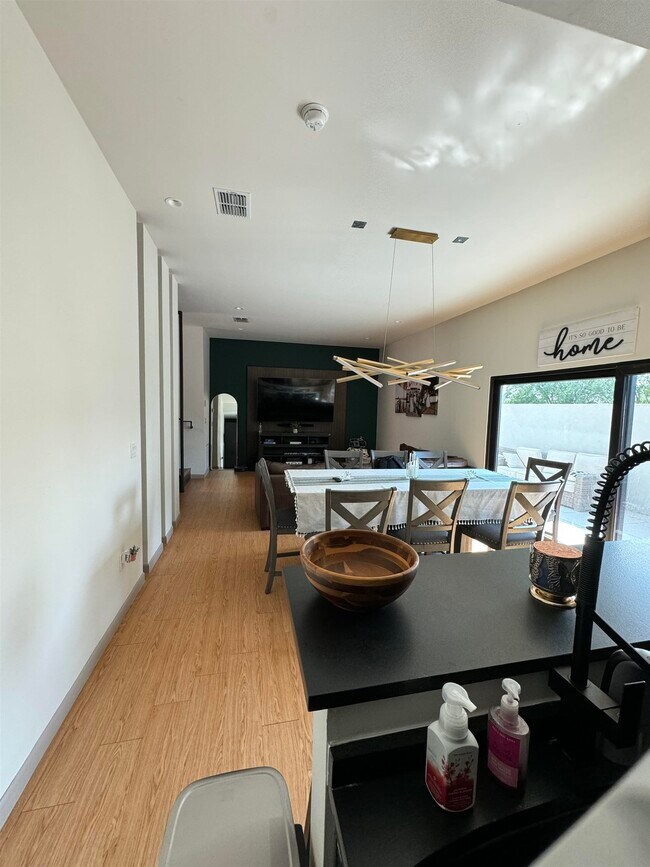 Building Photo - 7219 Rocio Dr