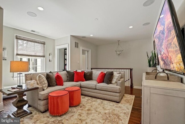 Building Photo - 1031 Pine Hill Rd