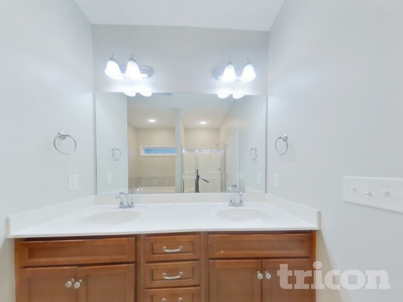 Building Photo - 809 Ellyson Dr