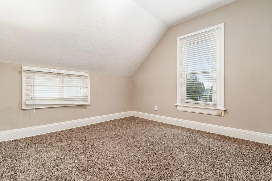 Room 1 - 2339 Summit St