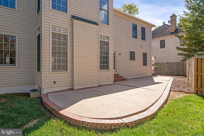 Building Photo - 2038 Madrillon Rd