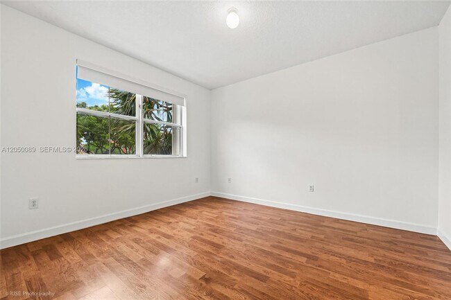 Building Photo - 6700 NW 114th Ave