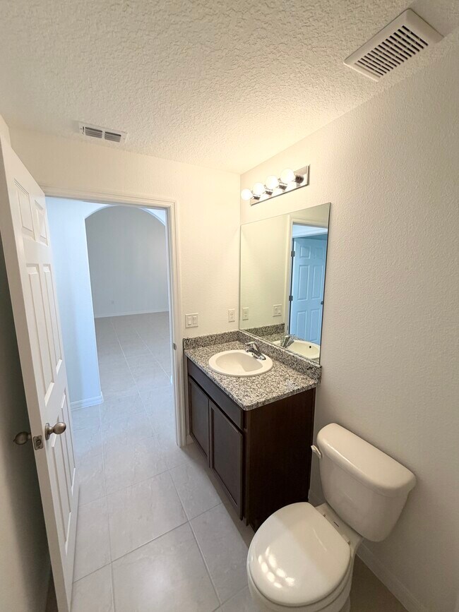 Building Photo - 2 Whee Pl