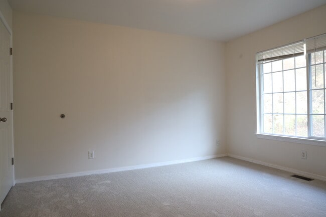 Building Photo - 149 Hickory Ridge Dr