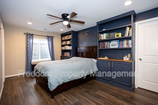 Building Photo - 2425 Morgans Point Dr