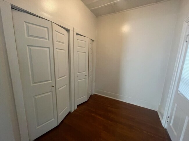 Building Photo - 1023 Lofts