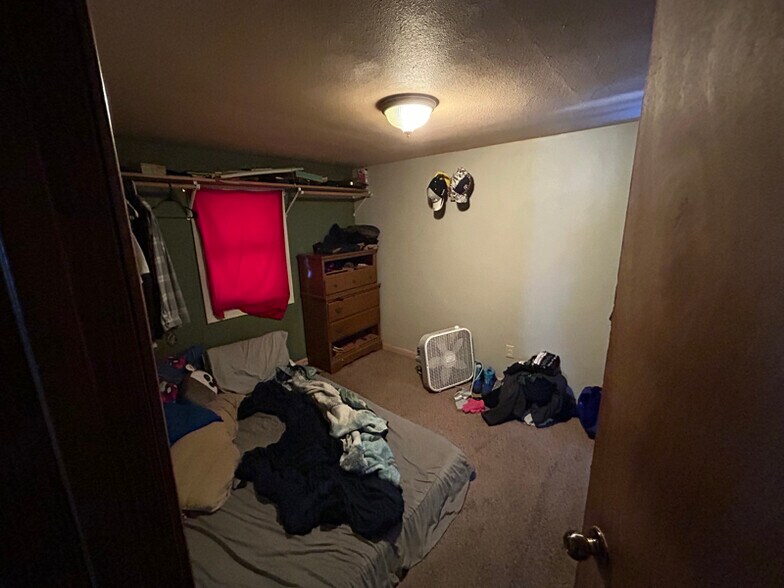 Building Photo - 1897 1/2 E Newberry St