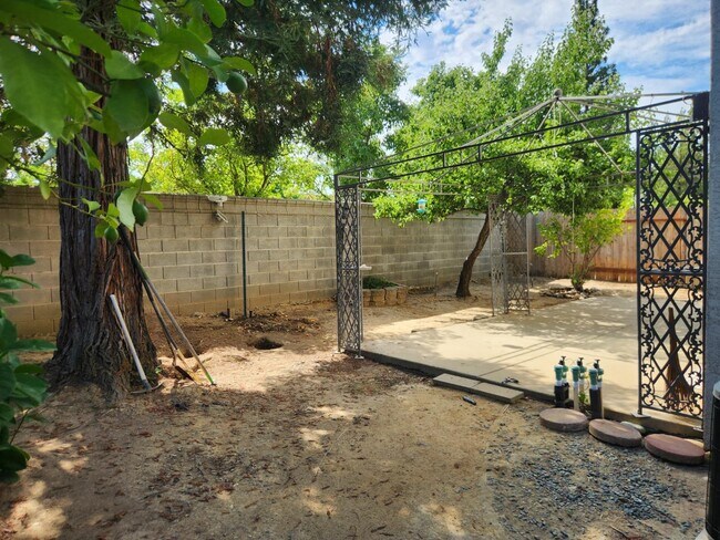 Building Photo - 6446 Cedar Ranch Dr