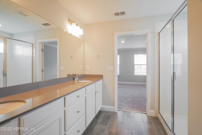 Building Photo - 51 Silver Creek Pl