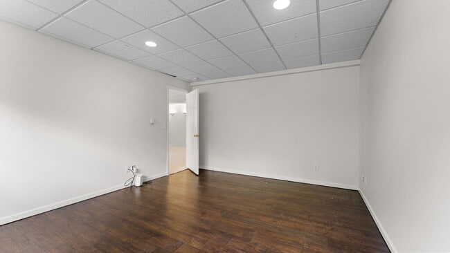 Building Photo - 9069 Emerson Dr