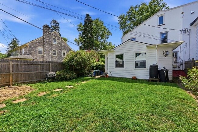 Building Photo - Beautiful 3B/2B Twin with Off-Street Parking in West Chester Borough