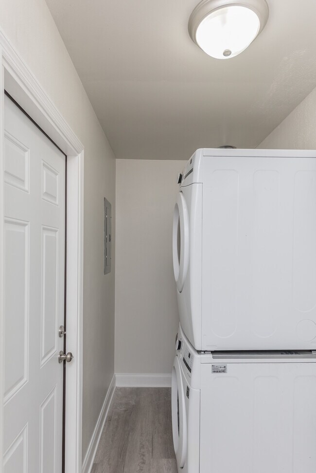 Building Photo - 3995 Tom Ln Dr