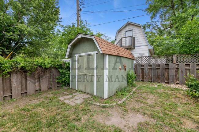 Building Photo - 614 N Brownthrush Ln