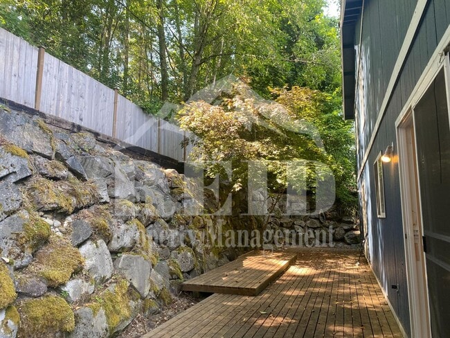 Building Photo - Ridgetop / Island Lake home located in a cul-de-sac