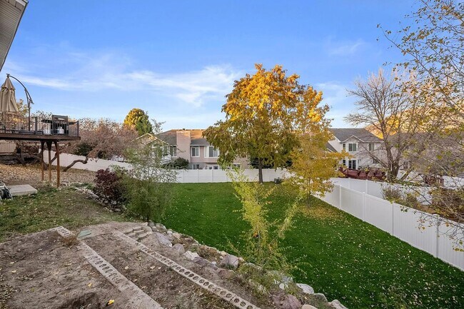 Building Photo - Beautiful 4 Bedroom Home in Sandy!