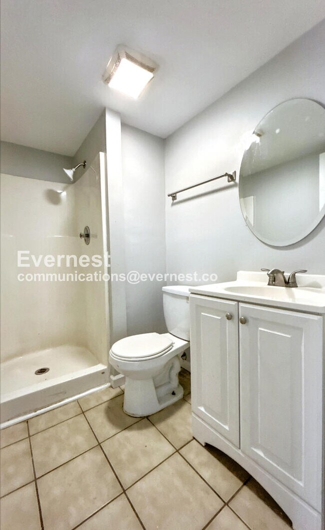 Building Photo - 3 Bed, 2 Bath Home with Carport / Pet-Frie...