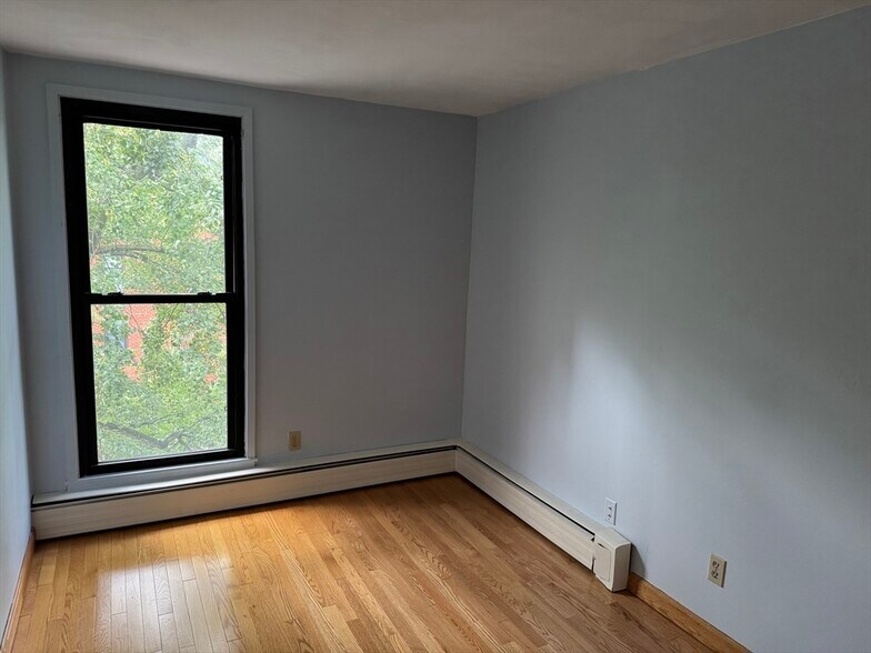 Building Photo - 8 Juniper St