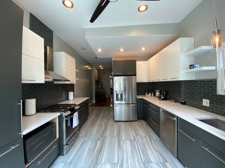 Building Photo - 419 E Oakwood Blvd